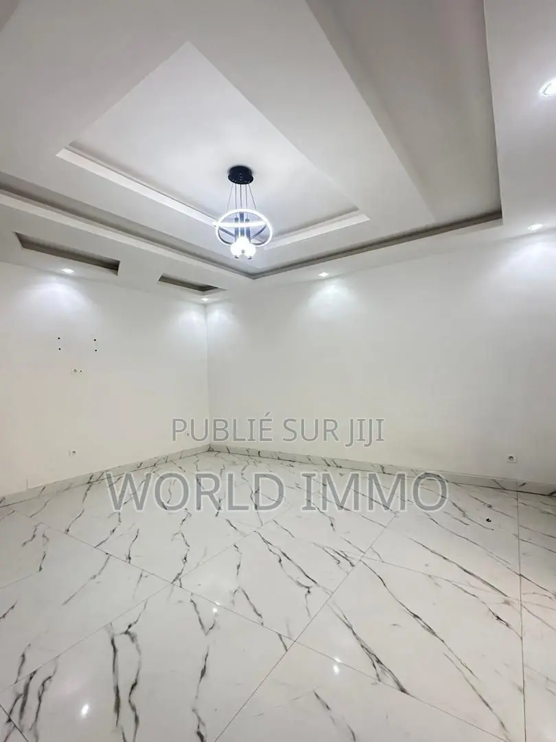 3chbre Appartement dans Vif, Yoff à Louer