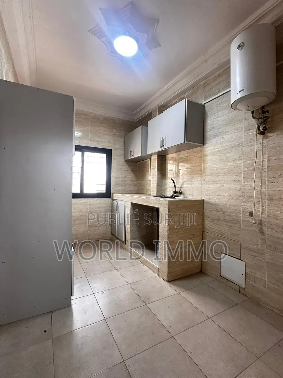 3chbre Appartement dans Vif, Yoff à Louer