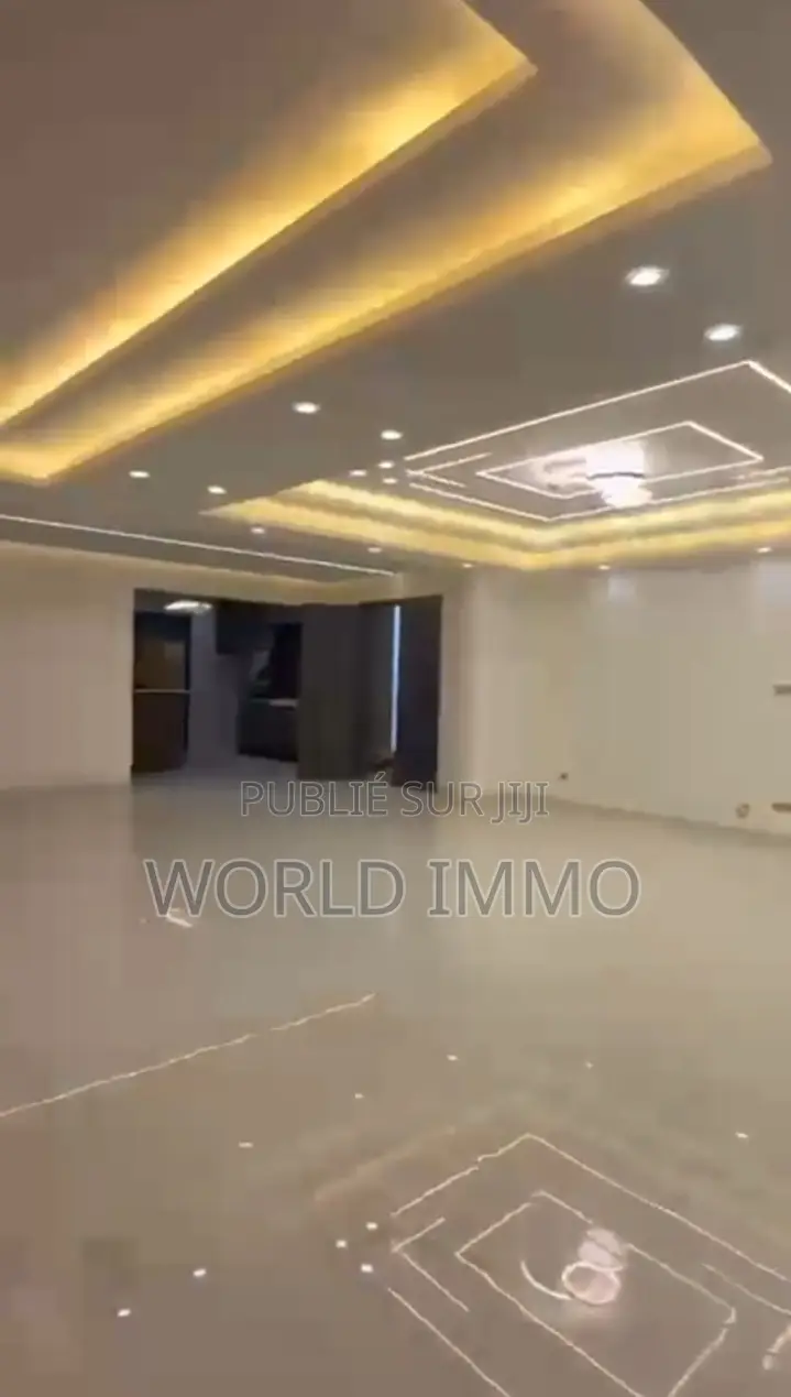 3chbre Appartement dans Tolaa, Yoff à Louer