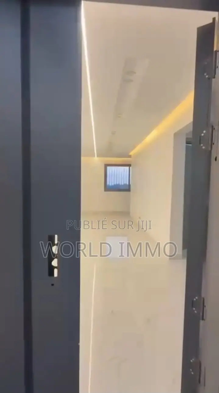 3chbre Appartement dans Tolaa, Yoff à Louer