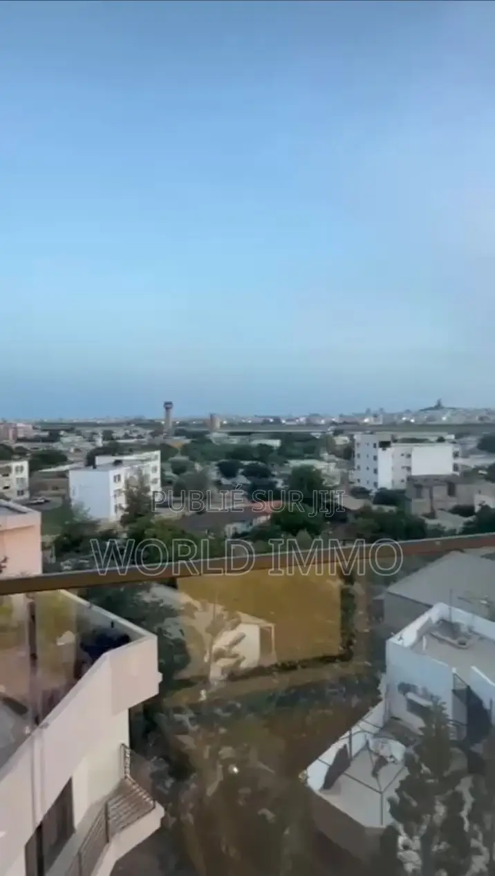 3chbre Appartement dans Tolaa, Yoff à Louer