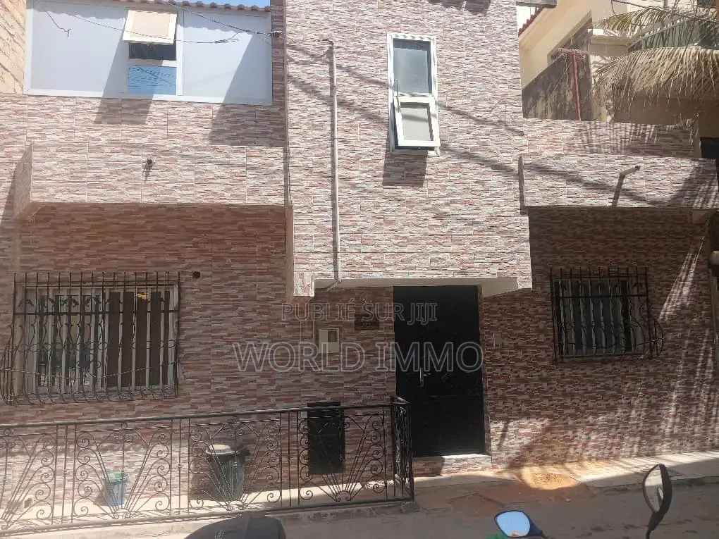 3chbre Villa dans Mili, Yoff à Louer