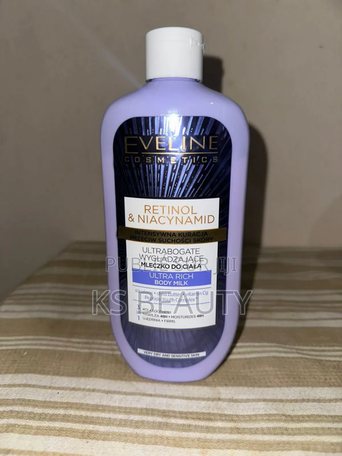 Lait Corp Ultra Riche Au Rétinol Et À Niacinamide d'Eveline Cosmetics