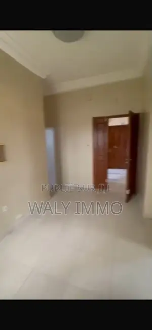 3chbre Appartement dans Appartement, Thiès Sud à Louer