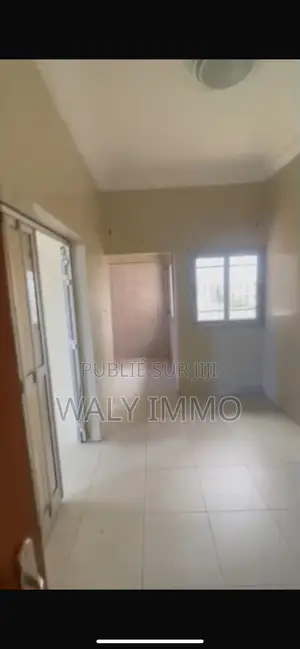 3chbre Appartement dans Appartement, Thiès Sud à Louer