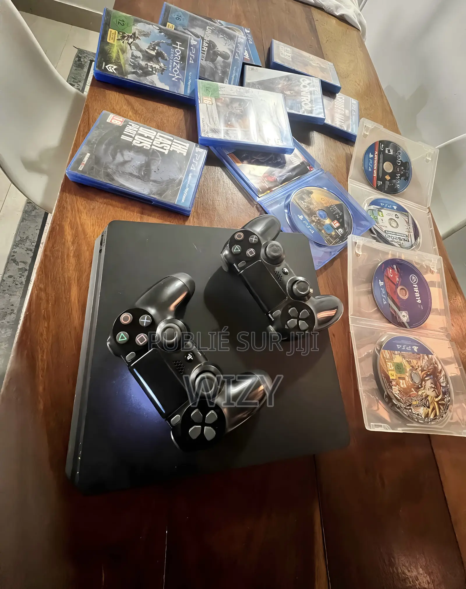 Ps4 /2 Manettes /10 Jeux