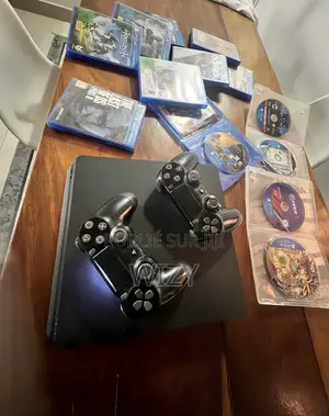 Ps4 /2 Manettes /10 Jeux