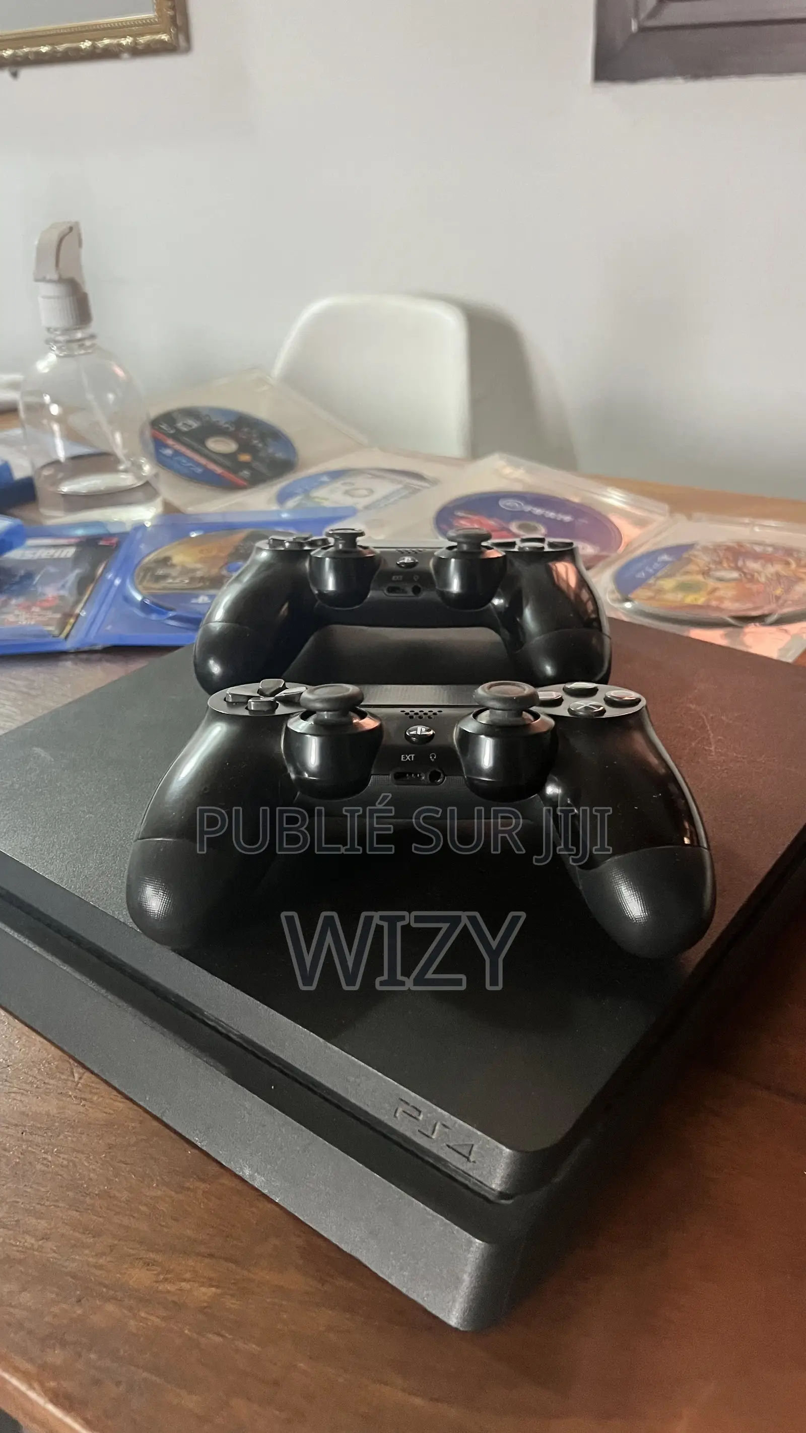 Ps4 /2 Manettes /10 Jeux