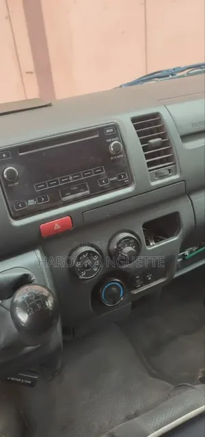 Toyota HiAce 2023 Blanc