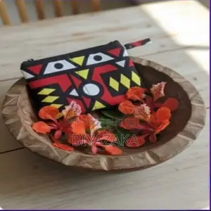 Vente De Produits Cosmétiques Et Pochettes Wax