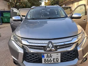 Mitsubishi Pajero Sport 2019 Gris