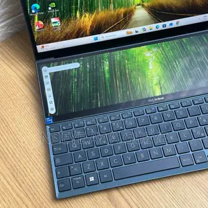 Nouveau Asus Zenbook Duo 14 16GB Intel Core i7 SSD 1T