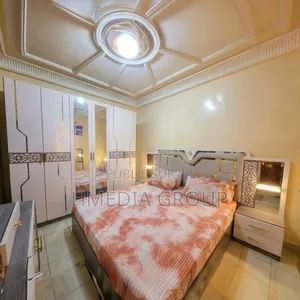 Chambre a Coucher De Luxe Blanche Dorée