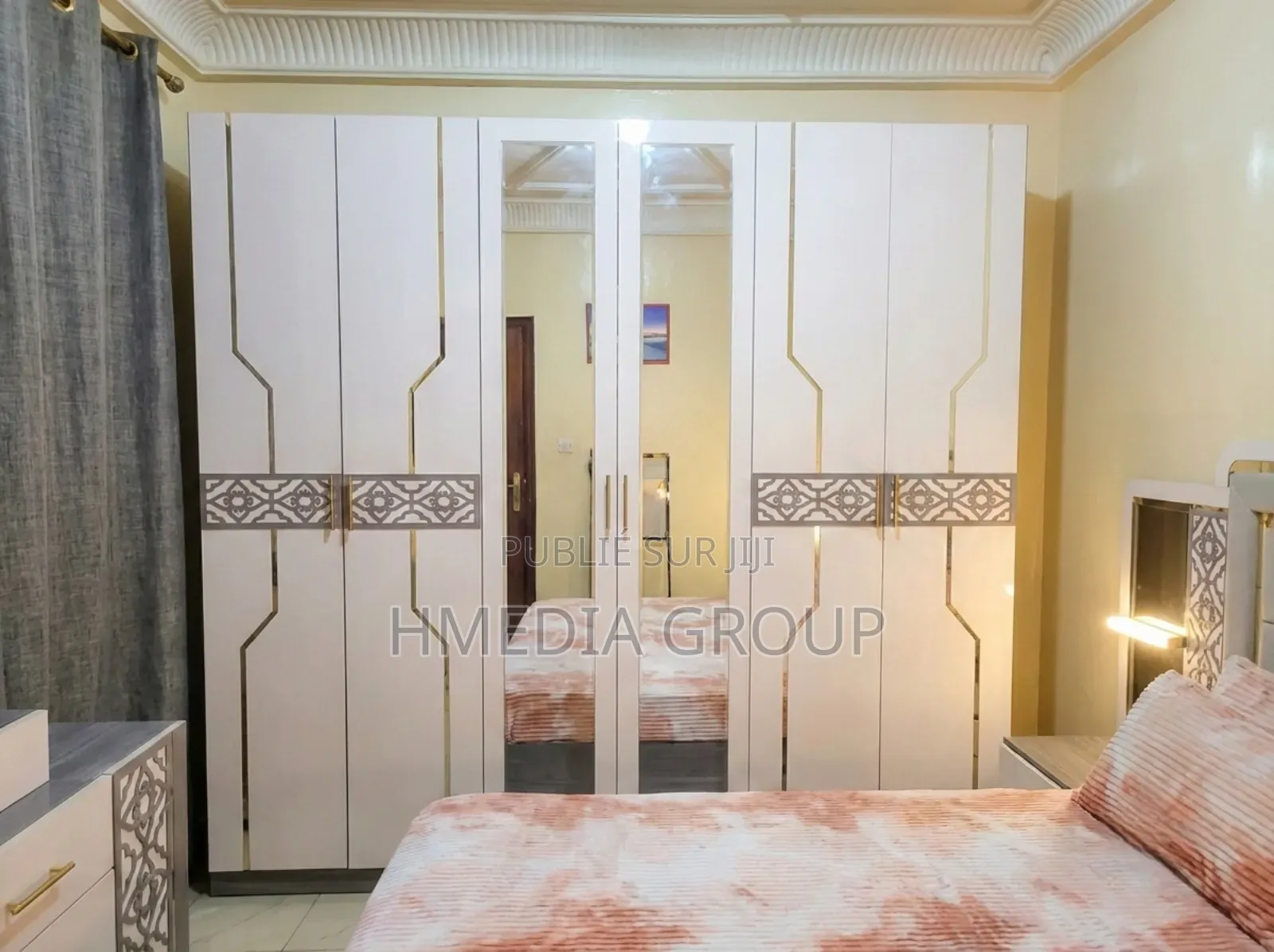 Chambre a Coucher De Luxe Blanche Dorée