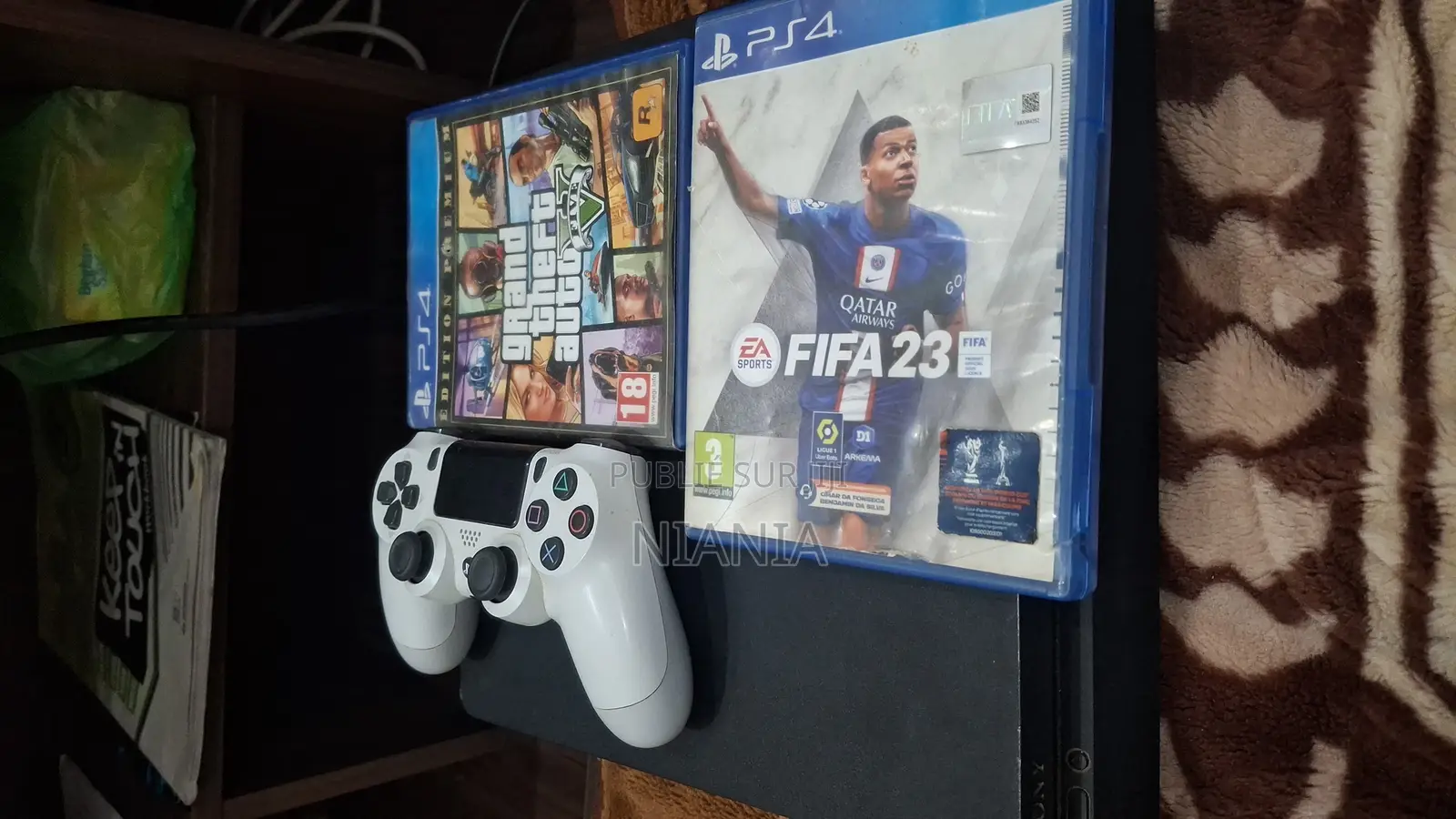 Ps4 Avec 2 Cassettes