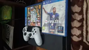 Ps4 Avec 2 Cassettes