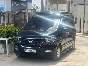 Hyundai Starex 2018 Noir