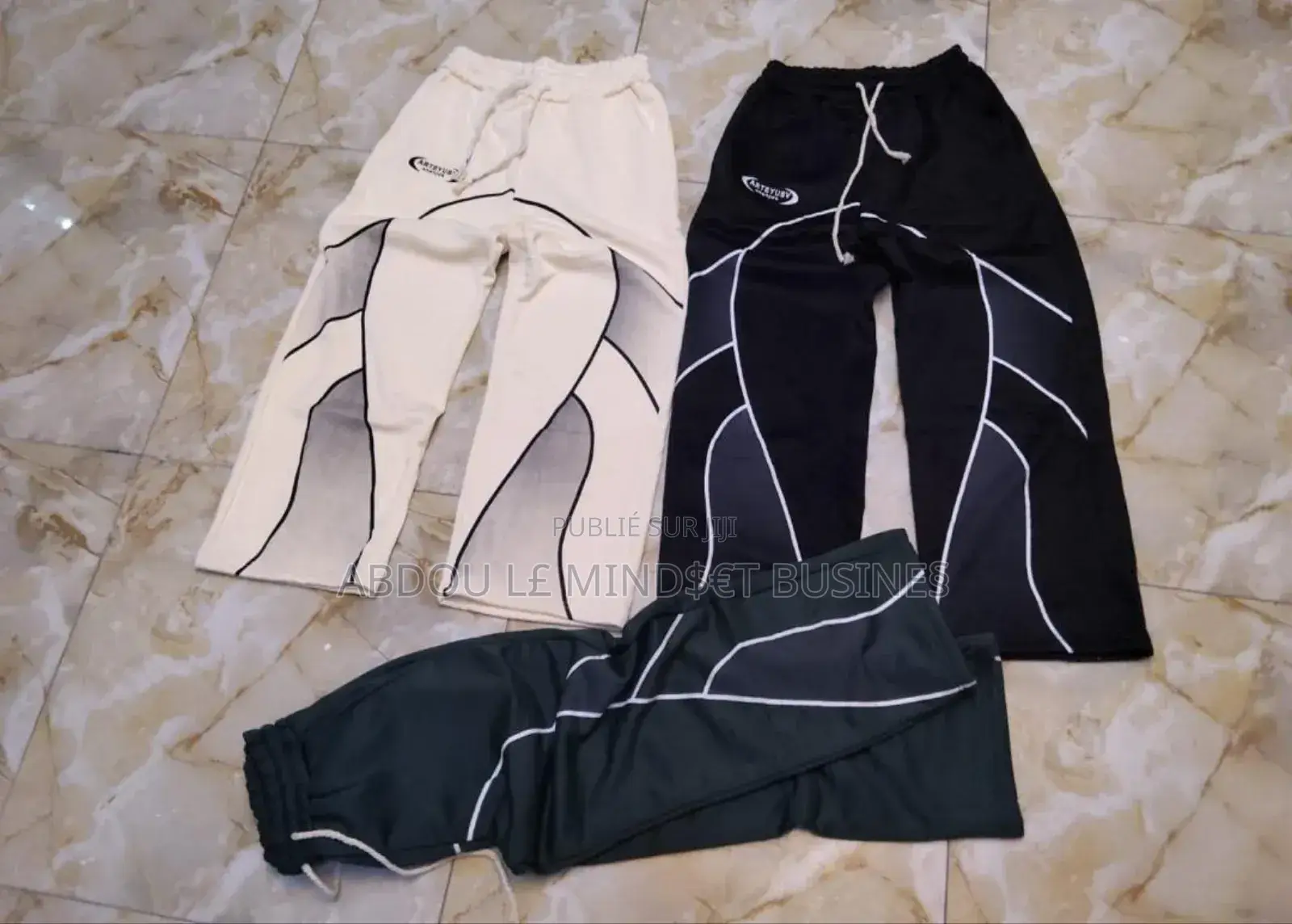 Pantalon Jogging Strict Disponible