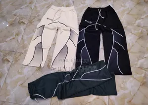 Pantalon Jogging Strict Disponible