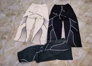 Pantalon Jogging Strict Disponible