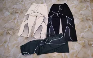 Pantalon Jogging Strict Disponible