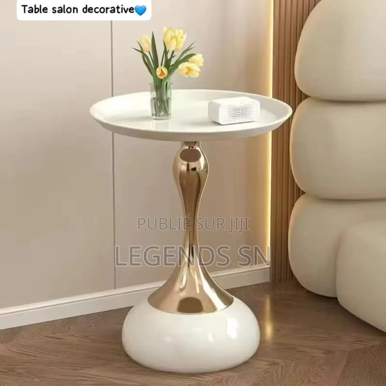 Table Salon Decorative