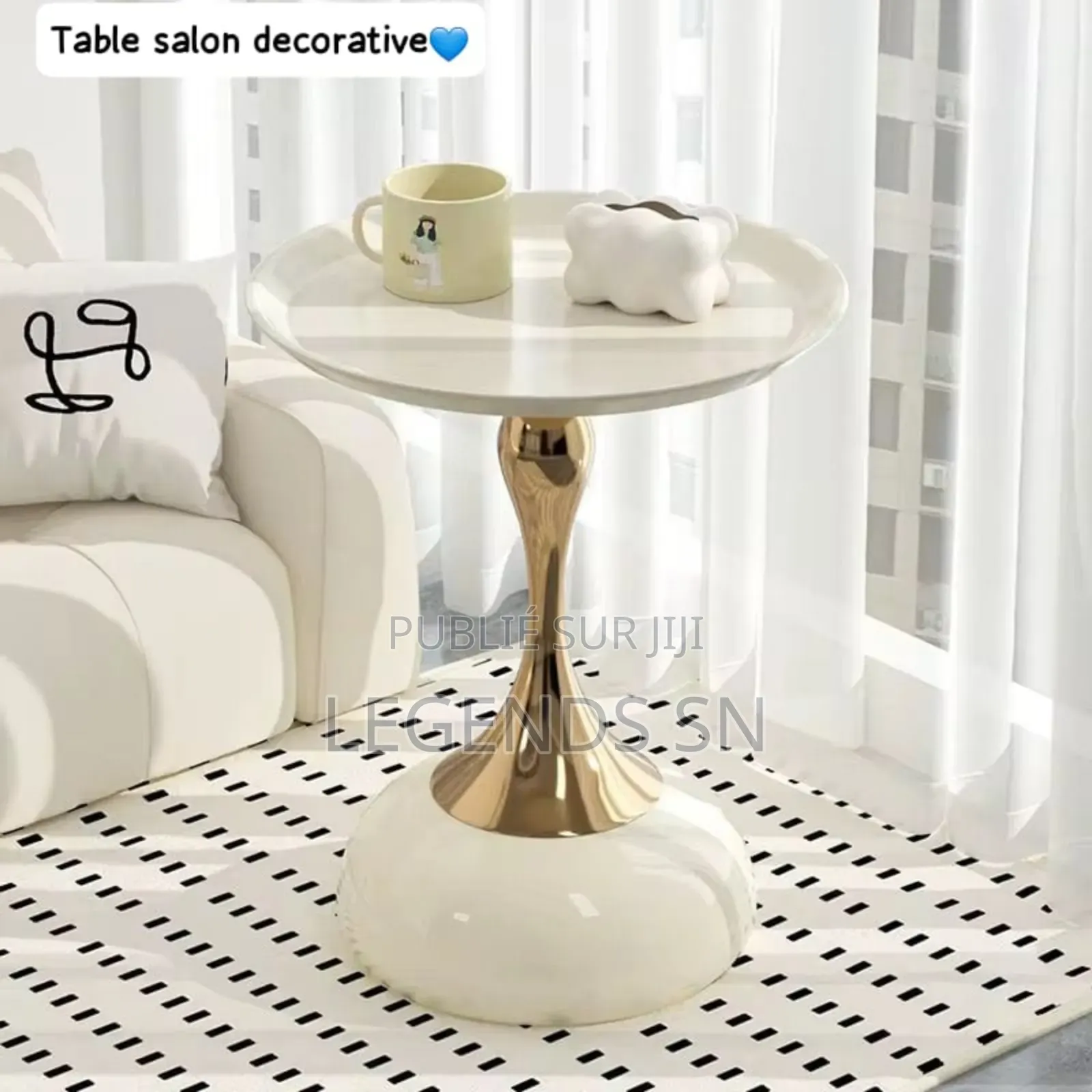 Table Salon Decorative