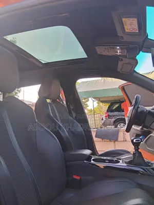 Peugeot 2008 1.2 PureTech (100 Hp) 2020 Orange