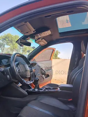 Peugeot 2008 1.2 PureTech (100 Hp) 2020 Orange