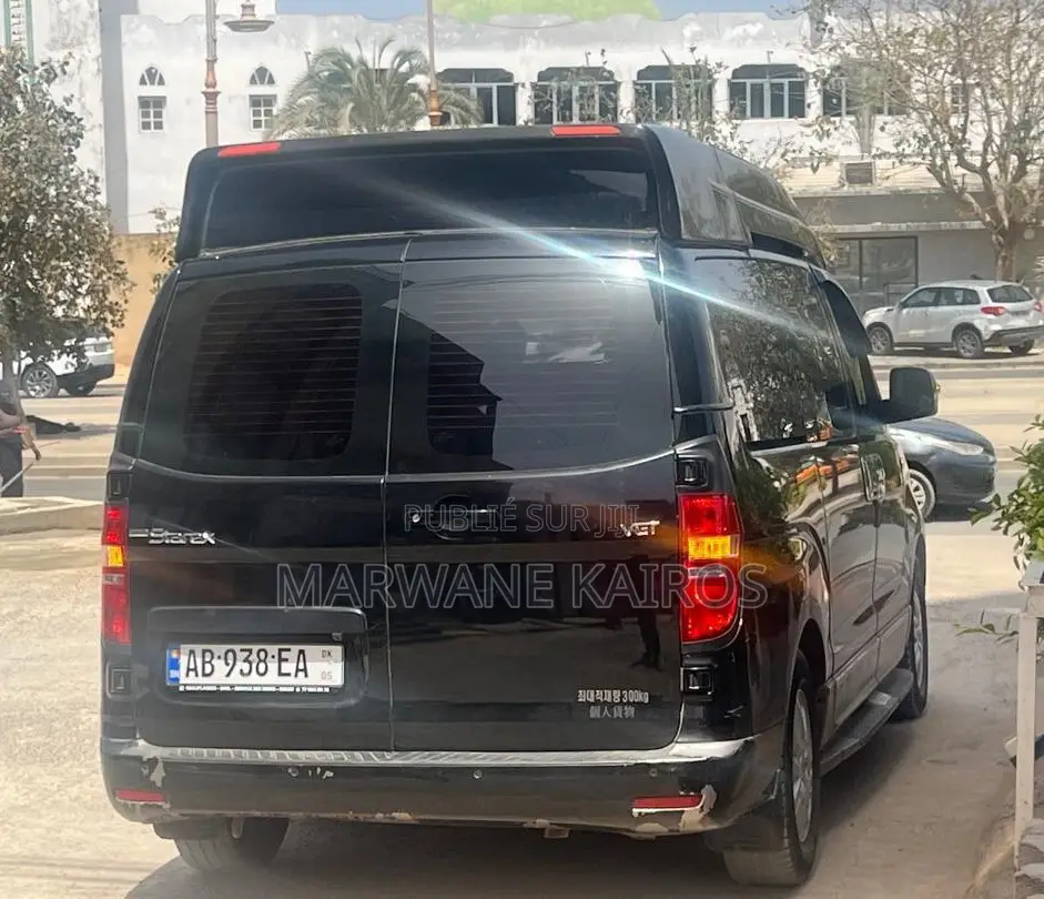 Hyundai Starex 2018 Noir