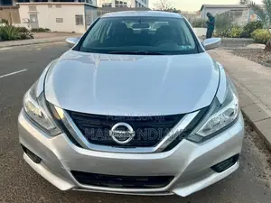 Nissan Altima 2018 Gris