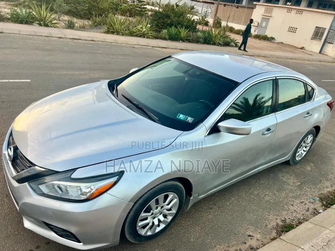 Nissan Altima 2018 Gris