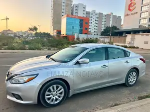 Nissan Altima 2018 Gris