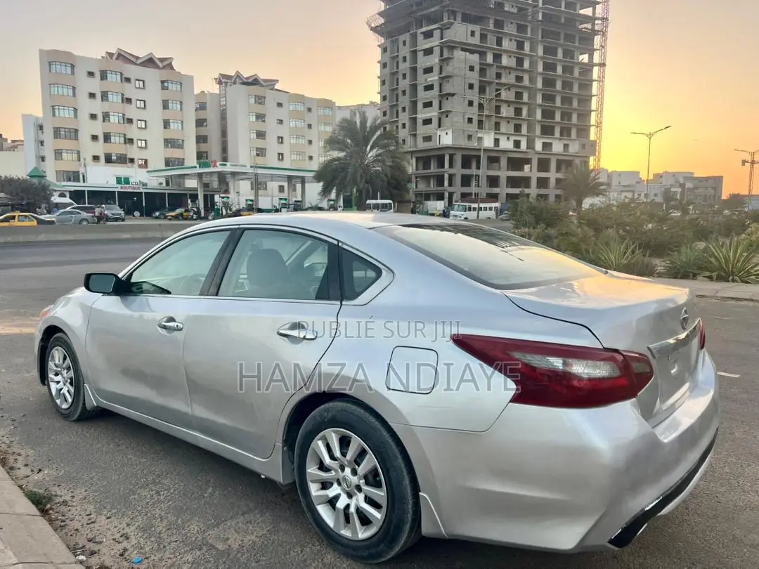 Nissan Altima 2018 Gris