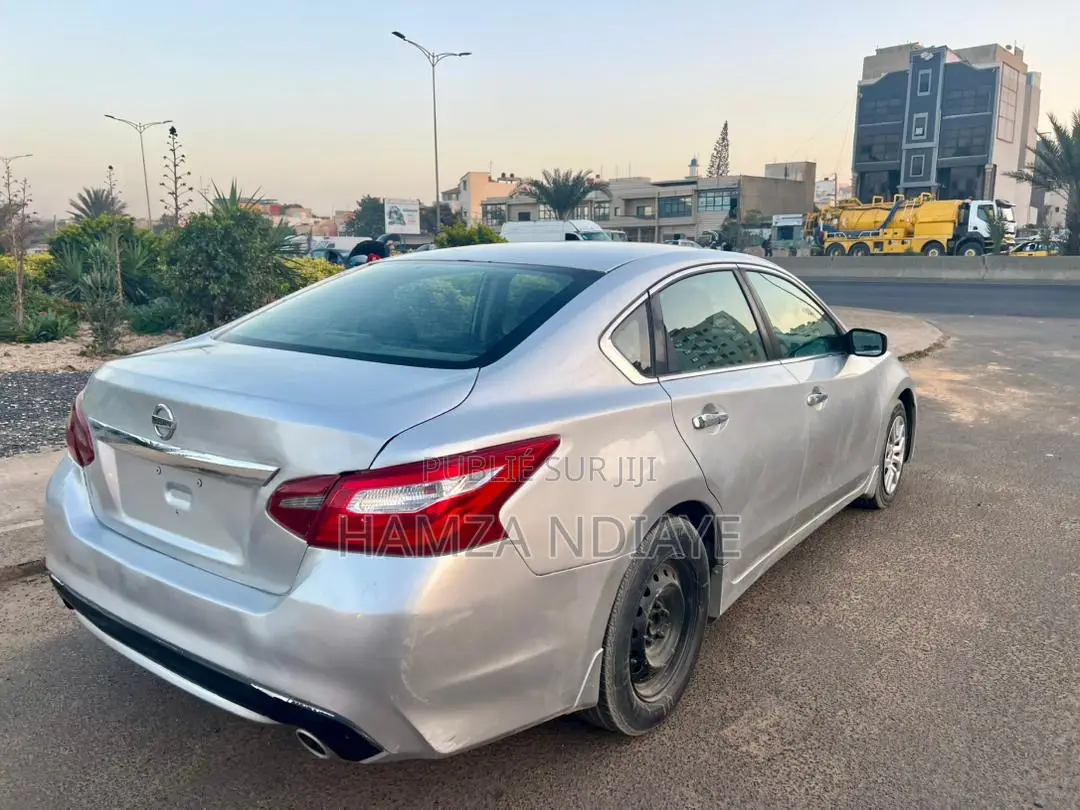 Nissan Altima 2018 Gris