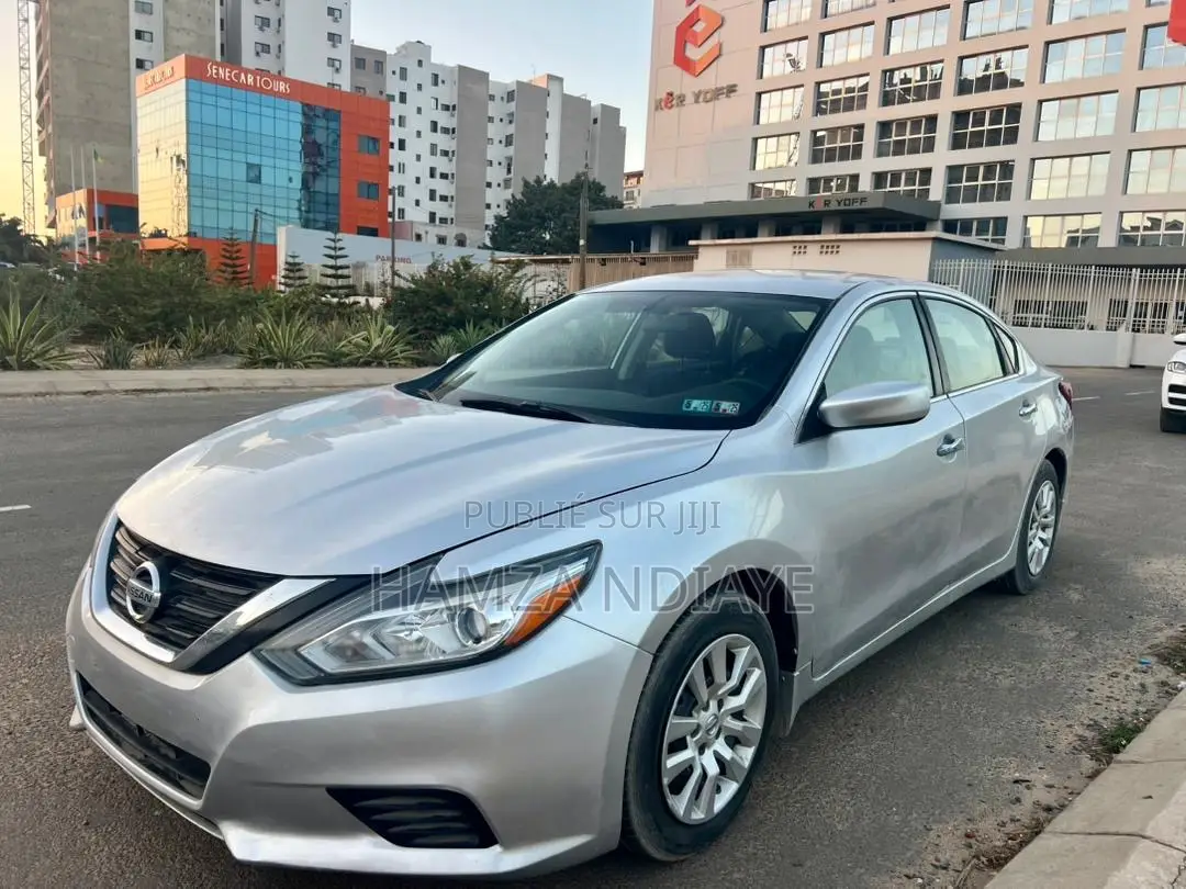 Nissan Altima 2018 Gris