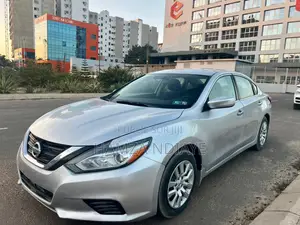 Nissan Altima 2018 Gris