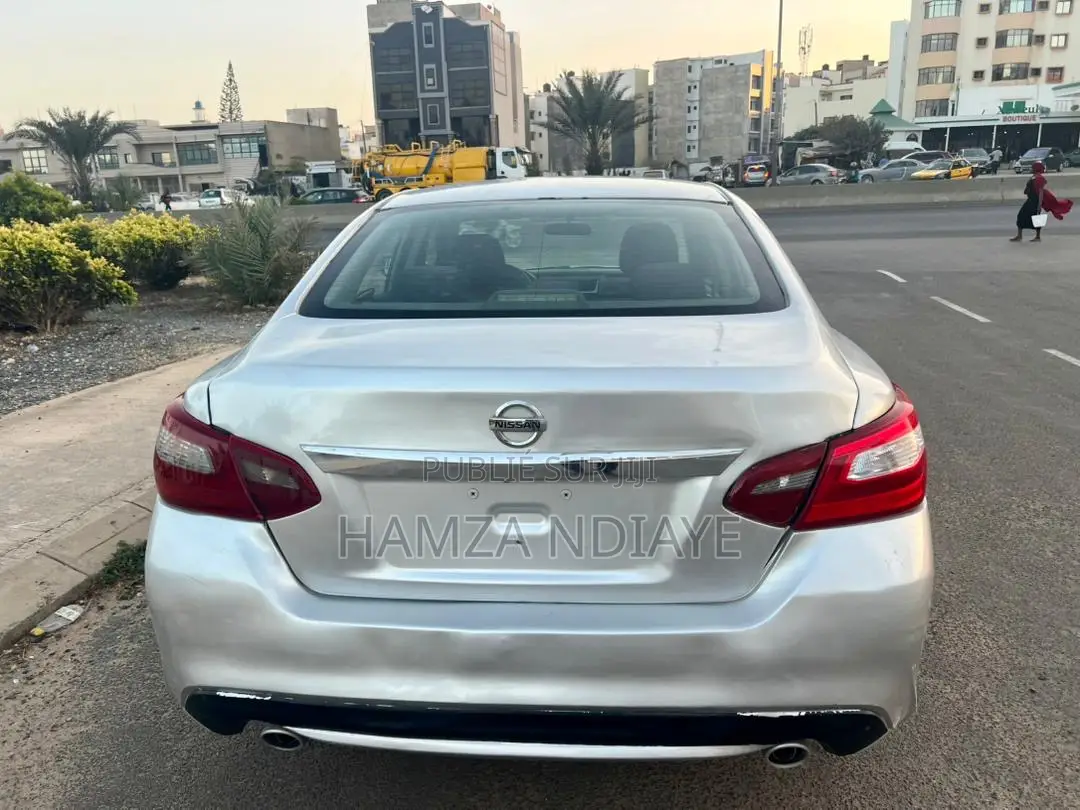 Nissan Altima 2018 Gris