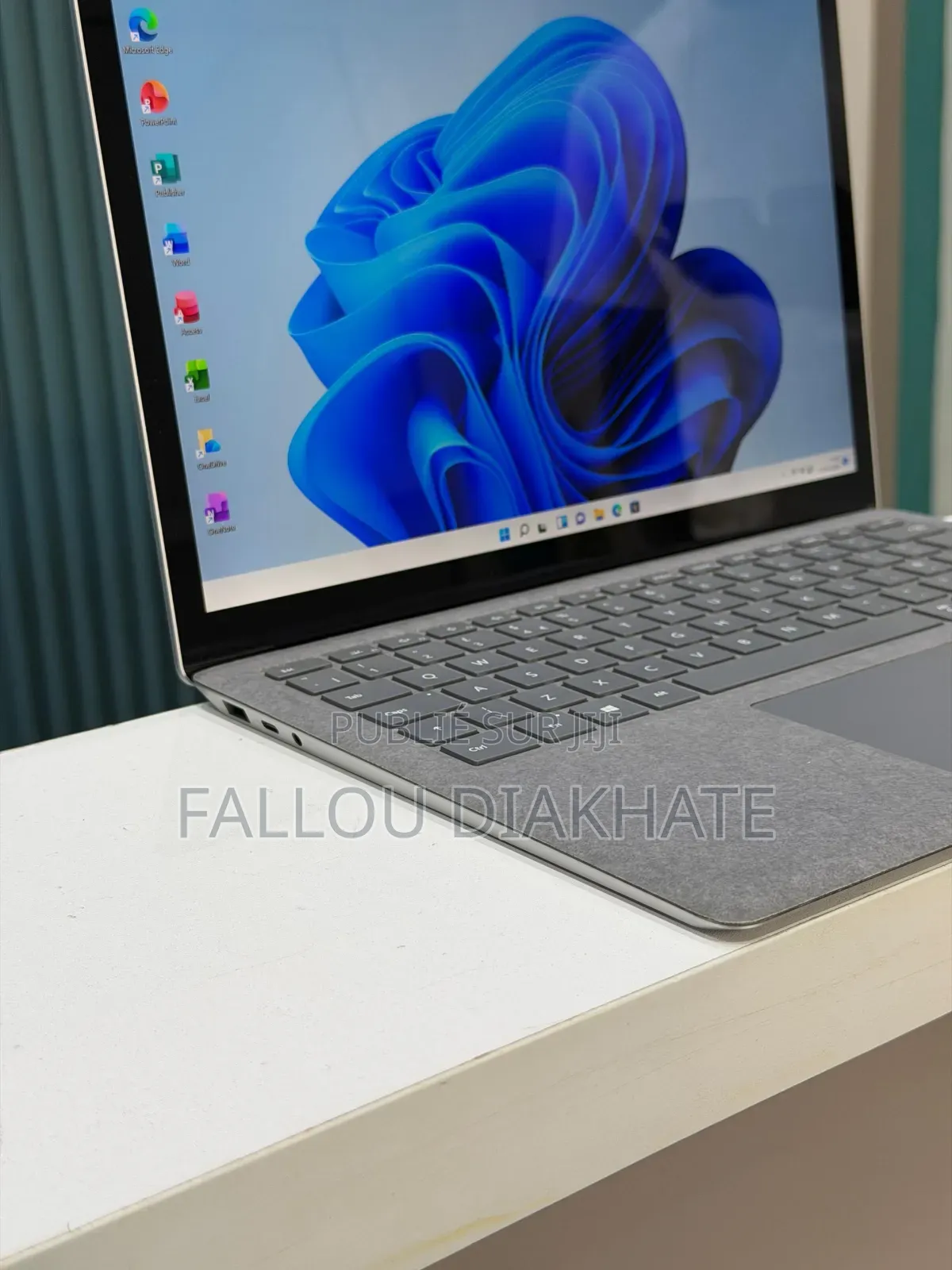 Nouveau Microsoft Surface Laptop 3 8GB Intel Core i5 SSD 256GB