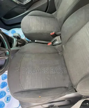 Peugeot 208 2014 Blanc cassé