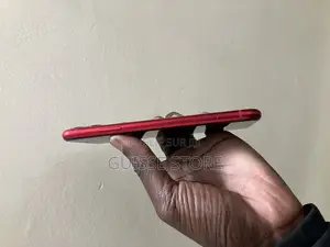 Apple iPhone 11 64 GB Rouge