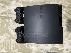 Ps3 Flashe Avec Des Jeux Et Deux Manettes