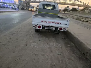 Kia Bongo 2015 Blanc