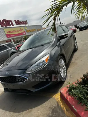 Ford Focus Titanium Sedan FWD (2.0L 4cyl 6A) 2017 Gris