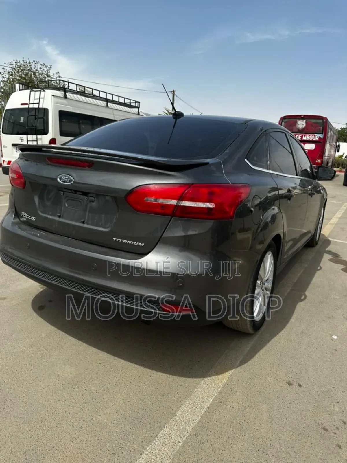 Ford Focus Titanium Sedan FWD (2.0L 4cyl 6A) 2017 Gris