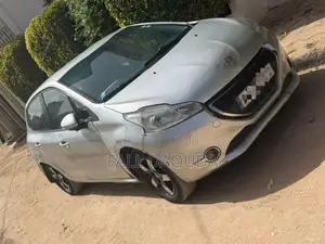 Peugeot 208 2015 Gris