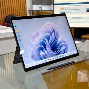 Nouveau Microsoft Surface Pro 9 16GB Intel Core i7 SSD 512GB