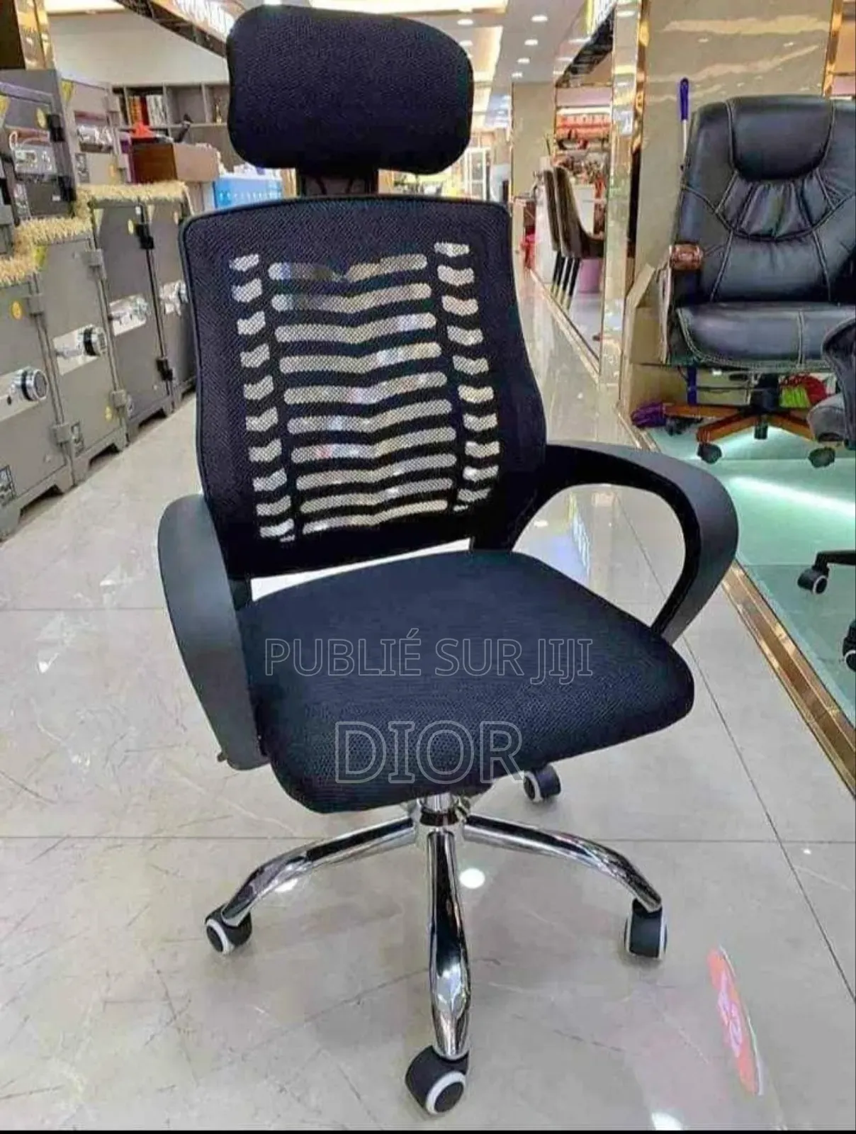 L'ensemble Table Bureau Et Chaises