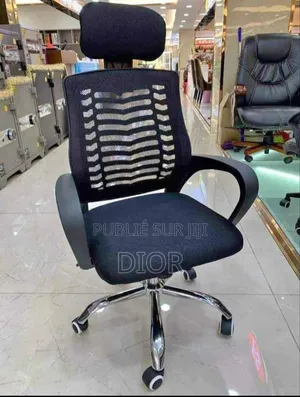 L'ensemble Table Bureau Et Chaises