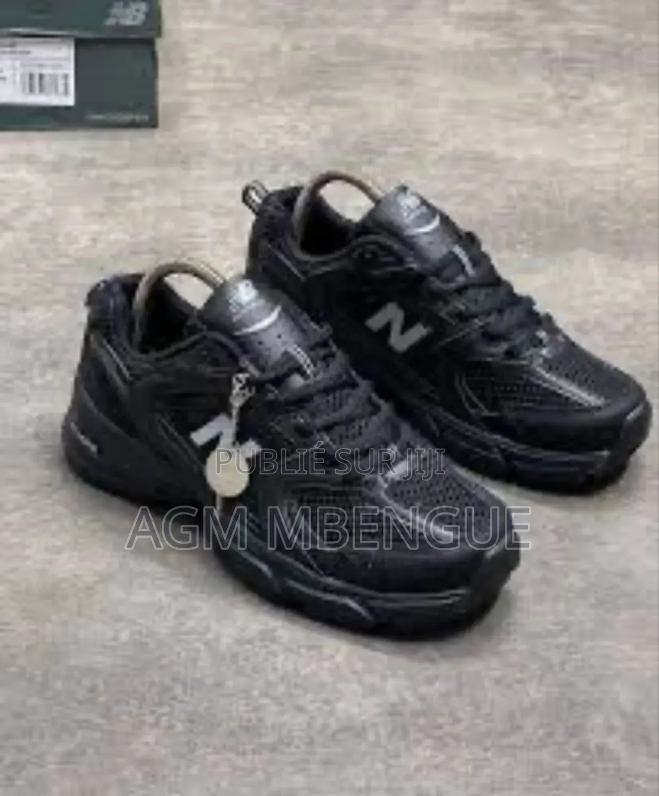 New Balance Couleur Blanc Noir Gris Disponible Mais Pas Nombreux